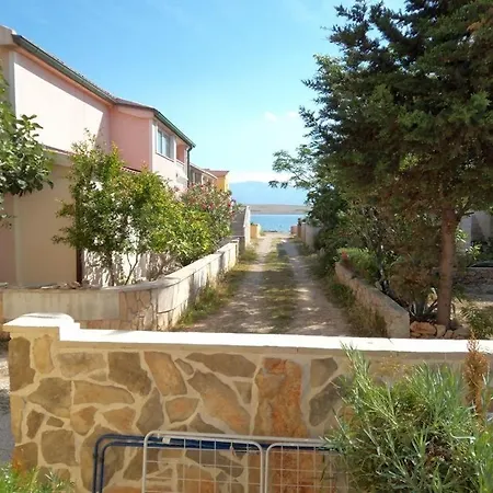 Ewa Apartment Vir